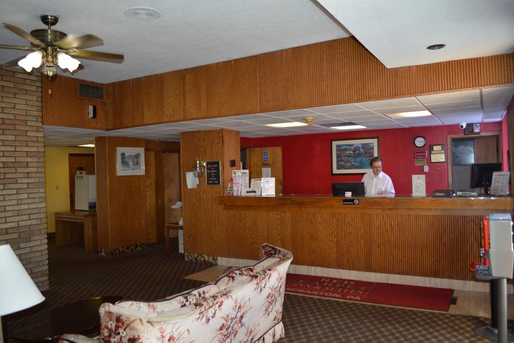 Red Carpet Inn And Suites Scranton Buitenkant foto