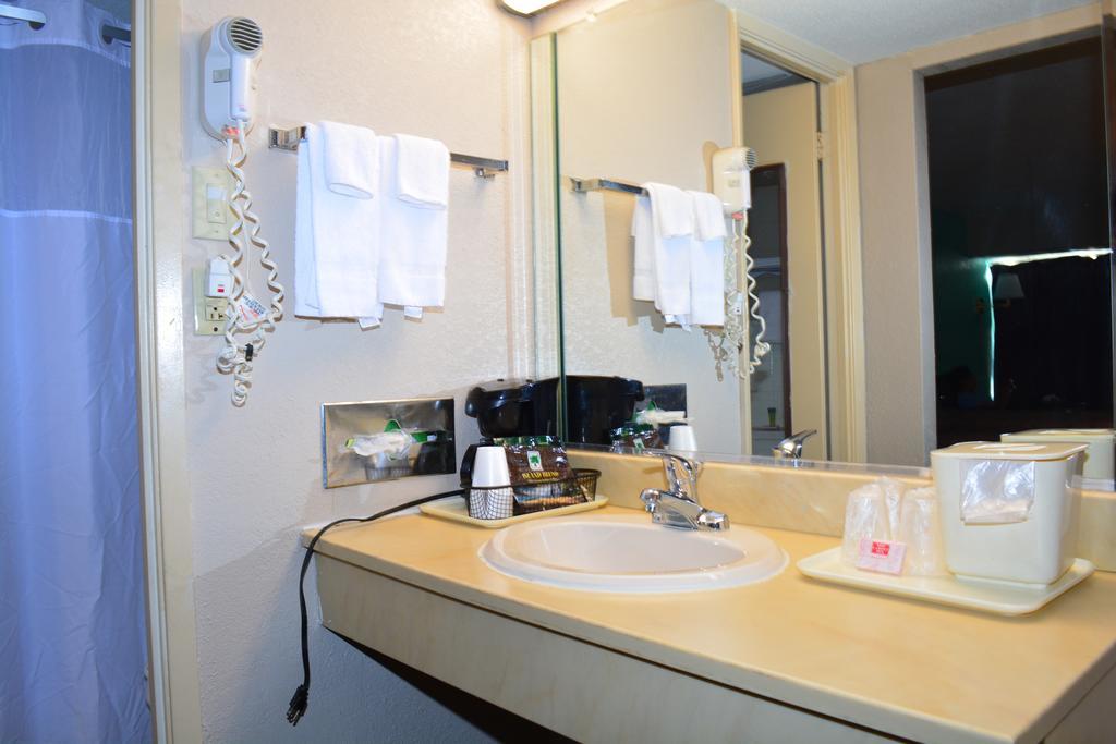 Red Carpet Inn And Suites Scranton Buitenkant foto