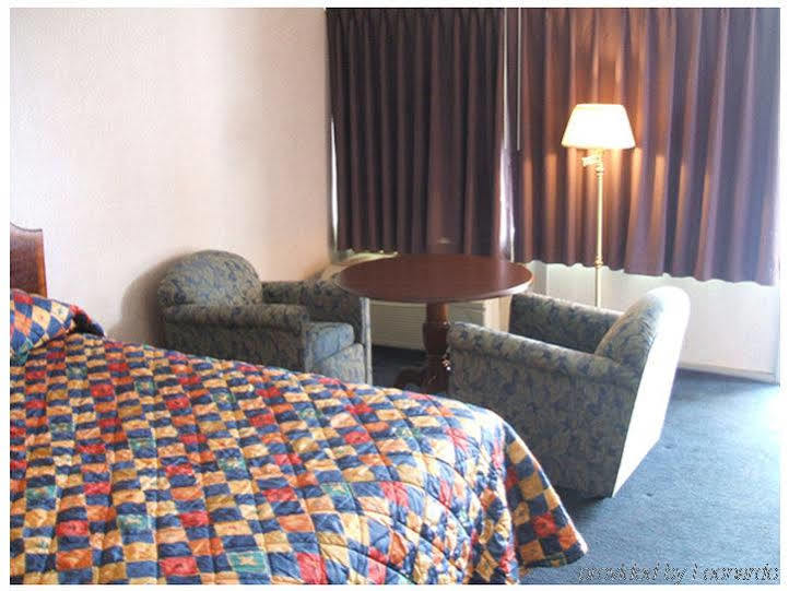 Red Carpet Inn And Suites Scranton Buitenkant foto