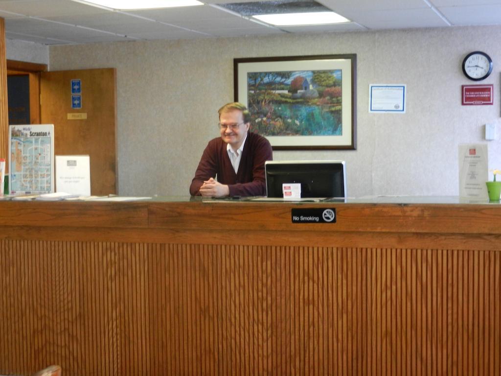 Red Carpet Inn And Suites Scranton Buitenkant foto